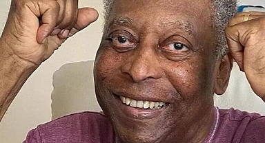 Futbol Efsanesi Pele Hayatını Kaybetti