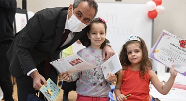 Bakan Özer Çam ve Sakura Hastanesi'ndeki Karne Törenine Katıldı