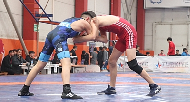 Şampiyon Güreşçiler Turnuvayla Anıldı