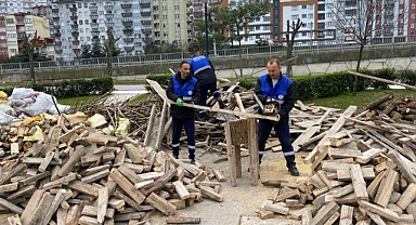 Giresun Halkı Afet Bölgesine Yakacak Odun Göndermeye Devam Ediyor