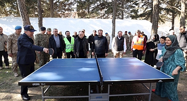 Hulusi Akar'dan Depremzede Çocuklara Moral Ziyareti