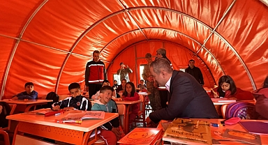 Bakan Özer Deprem Bölgesinde İncelemelerde Bulundu