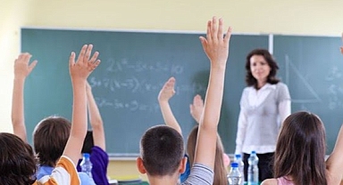Öğretmenlerin Zorunlu Çalışma Yükümlülüğü 1 Yıl Ertelendi
