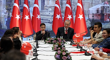 Cumhurbaşkanı Erdoğan 23 Nisan'da Depremzede Çocukları Kabul Etti