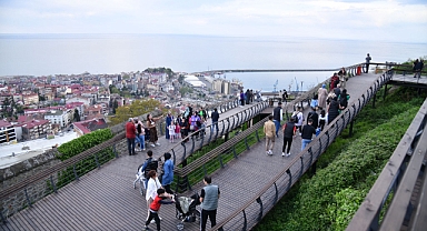 Vatandaşlar Seyir Terasına Akın Etti