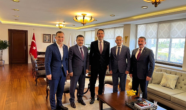 Başkan Genç Mecliste Yeni Trabzonlu Bakan ve Vekilleri Ziyaret Etti