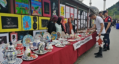 Çaykara Halk Eğitim Merkezi Uzungöl'de Yıl Sonu Sergisi Açtı