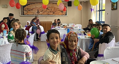 İlkokul Öğrencileri Huzurevini Ziyaret Etti