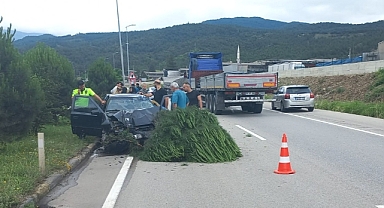 Karabük'te Trafik Kazası: Araç Ağaca Çarptı