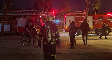 Mahalleyi Saran Duman ve Yanık Kokusu Ekipleri Seferber Etti