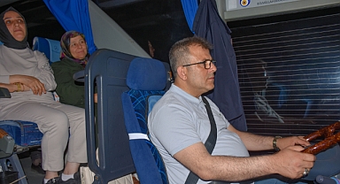 Otobüsün Direksiyonuna Geçen Belediye Başkanı İlçe Halkını Trabzon'a Götürdü