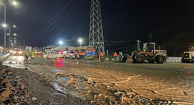 Sağanak Yağış Nedeniyle Gümüşhane - Trabzon Yolu Ulaşıma Kapatıldı