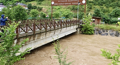 Trabzon'da Sağanak Hayatı Olumsuz Etkiledi