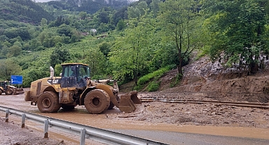 Trabzon - Gümüşhane Yolu'nda Ulaşım Tek Şeritten Sağlanıyor
