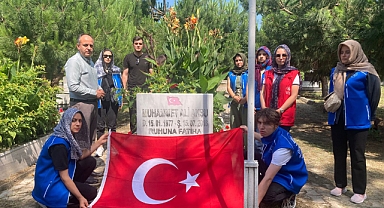 Bafra Gençlik Merkezi Gönüllüleri 15 Temmuz Şehidi Aksu'nun Kabrini Ziyaret Etti