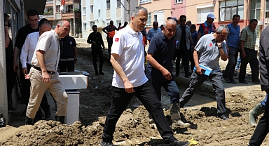Bakan Yerlikaya Selden Etkilenen Zonguldak'ı Ziyaret Etti