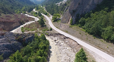 Karabük'te Sağanak Nedeniyle Kapanan Köy Yolu Ulaşıma Açıldı