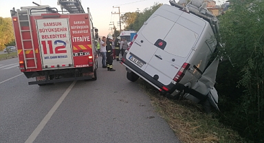 Samsun'da Canlı Yayın Aracı Aydınlatma Direğine Çarptı