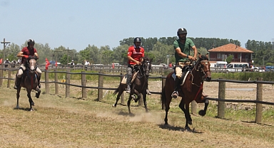 Samsun'da Geleneksel Rahvan At Yarışları Yapıldı