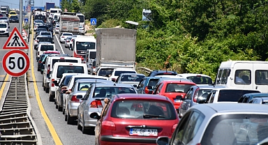 Tatilciler Dönüş Yolunda Uzun Araç Kuyrukları Oluşturdu