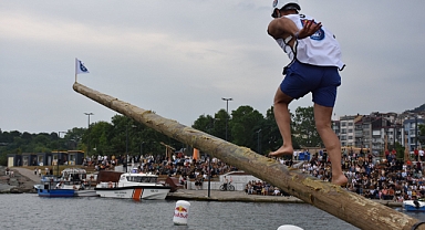 Trabzon'da Yağlı Direk Yarışması Düzenlendi