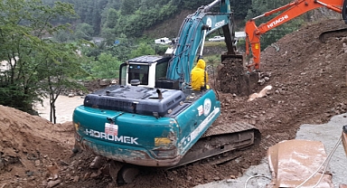 Zemini Çöken Fabrikada Göçük Altında Kalan İşçilerden 2'si Kurtarıldı