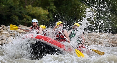Melen Çayı Rafting Tutkunlarını Ağırlıyor