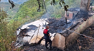 Ordu'da Çıkan Yangında Bir Ev Tamamen Yandı