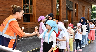 Terme Belediyesi Çocuklara Dondurma İkram Etti