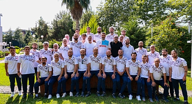 Trabzonspor Teknik Direktörü Bjelica Altyapı Teknik Heyetiyle Bir Araya Geldi 