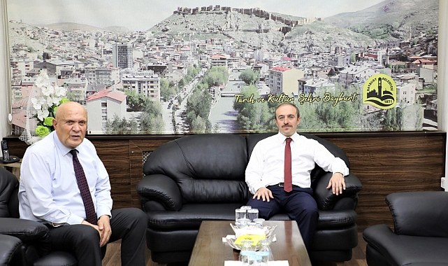 Vali Epcim'den Bayburt Belediye Başkanı Pekmezci'ye Veda Ziyareti