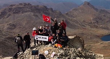 Doğa Tutkunu Dağcılar Soğanlı Dağı'na Tırmandı