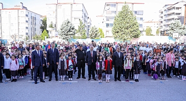 Tokat'ta Okulun İlk Gününde Öğrencileri Vali Hatipoğlu Karşıladı