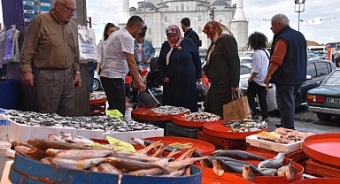 Trabzon'da Tezgahları Hamsi, Mezgit ve İstavrit Süslüyor