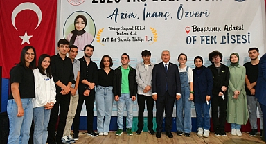 Vali Yıldırım Of'ta 2022-23 Eğitim Yılında Başarılı Olan Öğrenciler İçin Düzenlenen Törene Katıldı