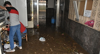 Yoğun Yağış Sonrası Sürmene'de Temizlik Çalışmaları Sürüyor