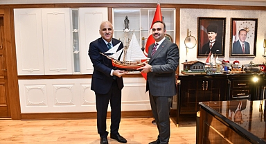 Sanayi ve Teknoloji Bakanı Mehmet Fatih Kacır Trabzon Büyükşehir Belediyesi'ni Ziyaret Etti