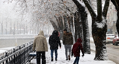 Kastamonu Kent Merkezinde Kar Yağışı Etkili Oldu