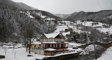 Rize'nin Yüksek Kesimlerinde Kar Yağışı Etkili Oldu