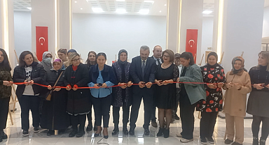 Trabzon'un Başarılı Kadınları Tamer Küçük'ün Çizimiyle Sanatseverlerle Buluştu