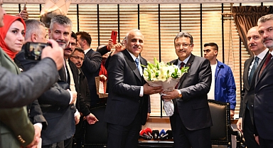 Trabzon Büyükşehir Belediyesi'nde Devir Teslim Töreni Yapıldı