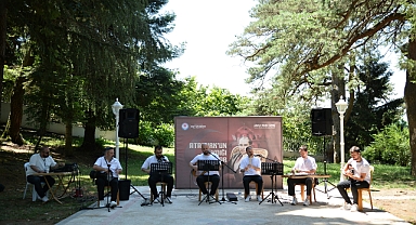 Atatürk'ün Sevdiği Şarkılar Köşk'te Seslendirildi