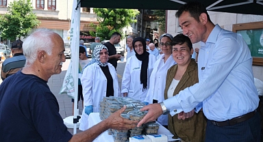 Giresun Belediyesi Vatandaşlara Aşure İkram Etti