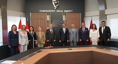 Prof. Dr. Ümit Özdağ ve Zafer Partisi Heyeti Özgür Özel'i Ziyaret Etti