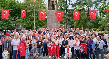 CHP Trabzon İl Başkanlığı 30 Ağustos Zafer Bayramı'nı Meydan Parkı'nda Kutladı