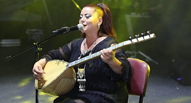 Halk Müziği Sanatçısı Zeynep Birinci Trafik Kazası Geçirdi