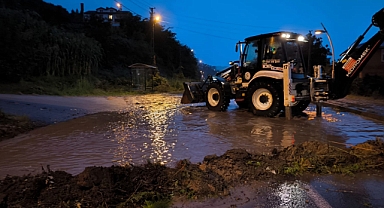Trabzon Büyükşehir Belediyesi Sağanak Yağış Sonrası Su Baskınlarına Müdahale Etti