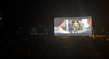 Vatandaşlardan Açıkhava Sinema Gösterimine Yoğun İlgi