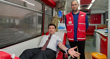 Başkan Kaya ve Belediye Personeli Kan Bağışında Bulundu