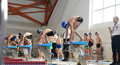 Düzce'de 29 Ekim Yüzme Şenliği Yapıldı